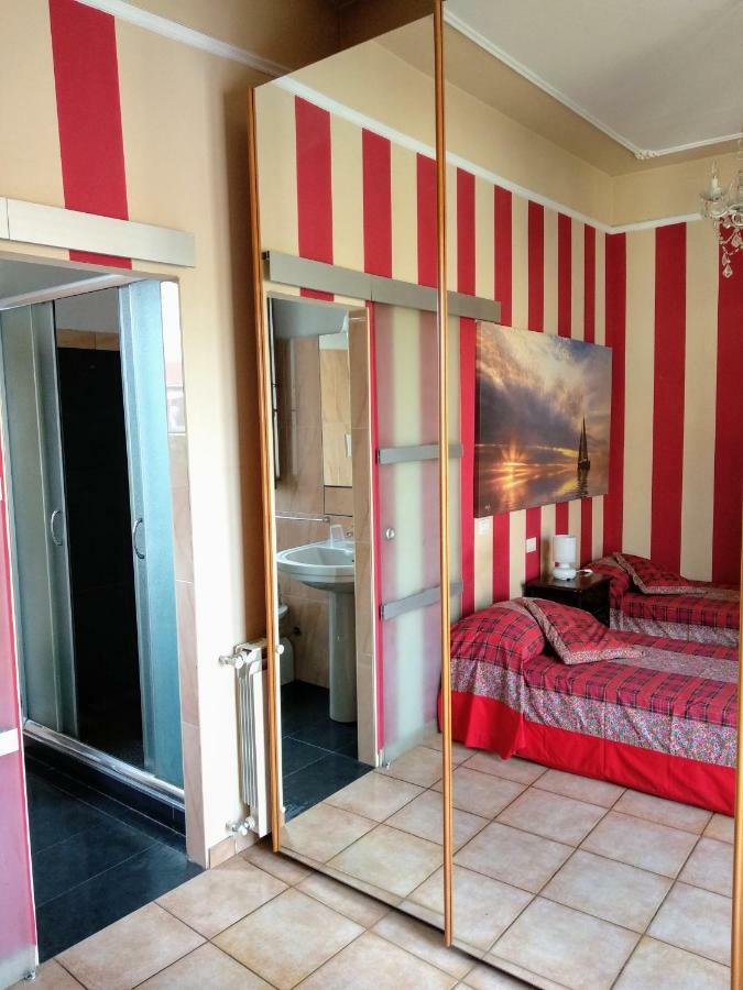 Апартаменти Lucy'S Houses - Vittoria Rosso Новара Екстер'єр фото